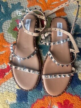 Steve Madden Travel Nude Studded Gladiator Sandals Size 8.5